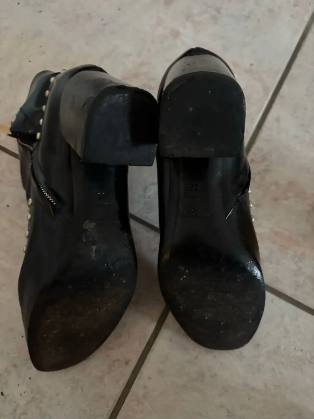 Saint Laurent dress shoes Lucas cowboy boots ysl  Camperos stud ankle heels